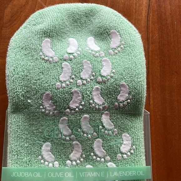 Gel Socks New in packaging. One size fits all. Moisturizing socks. NEW - Picture 6 of 7